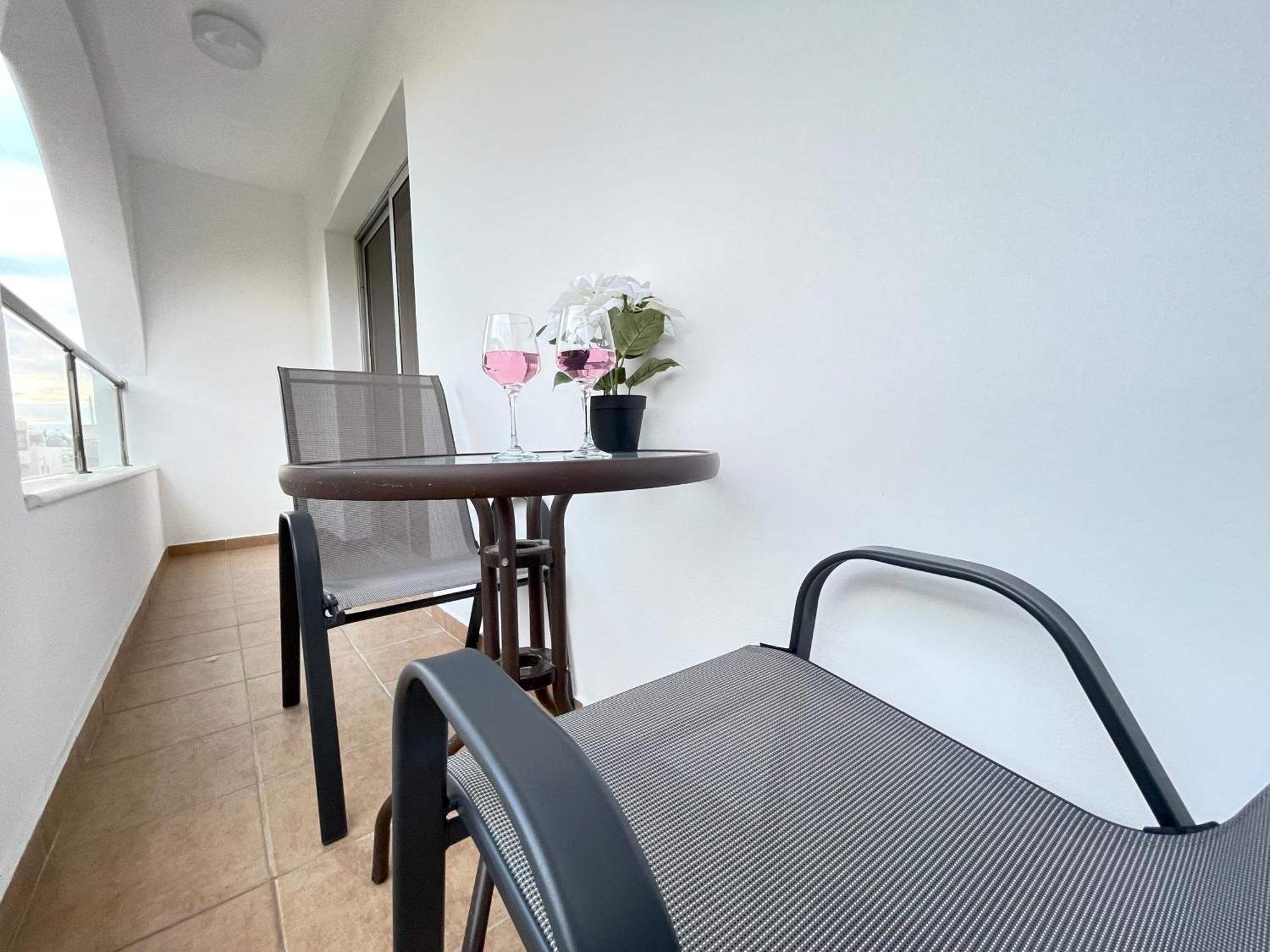 Aurora Holiday Apartment - アヤナパ エクステリア 写真