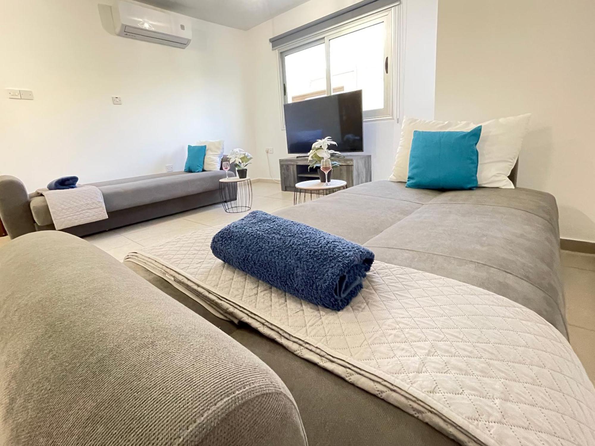 Aurora Holiday Apartment - アヤナパ エクステリア 写真