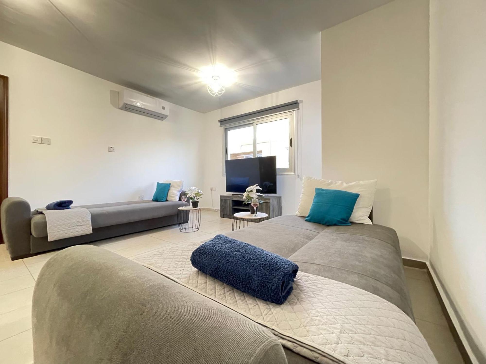 Aurora Holiday Apartment - アヤナパ エクステリア 写真